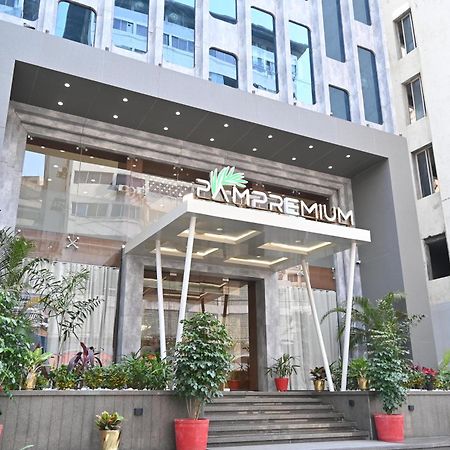 Pam Premium Hotel Vadodara Exterior foto